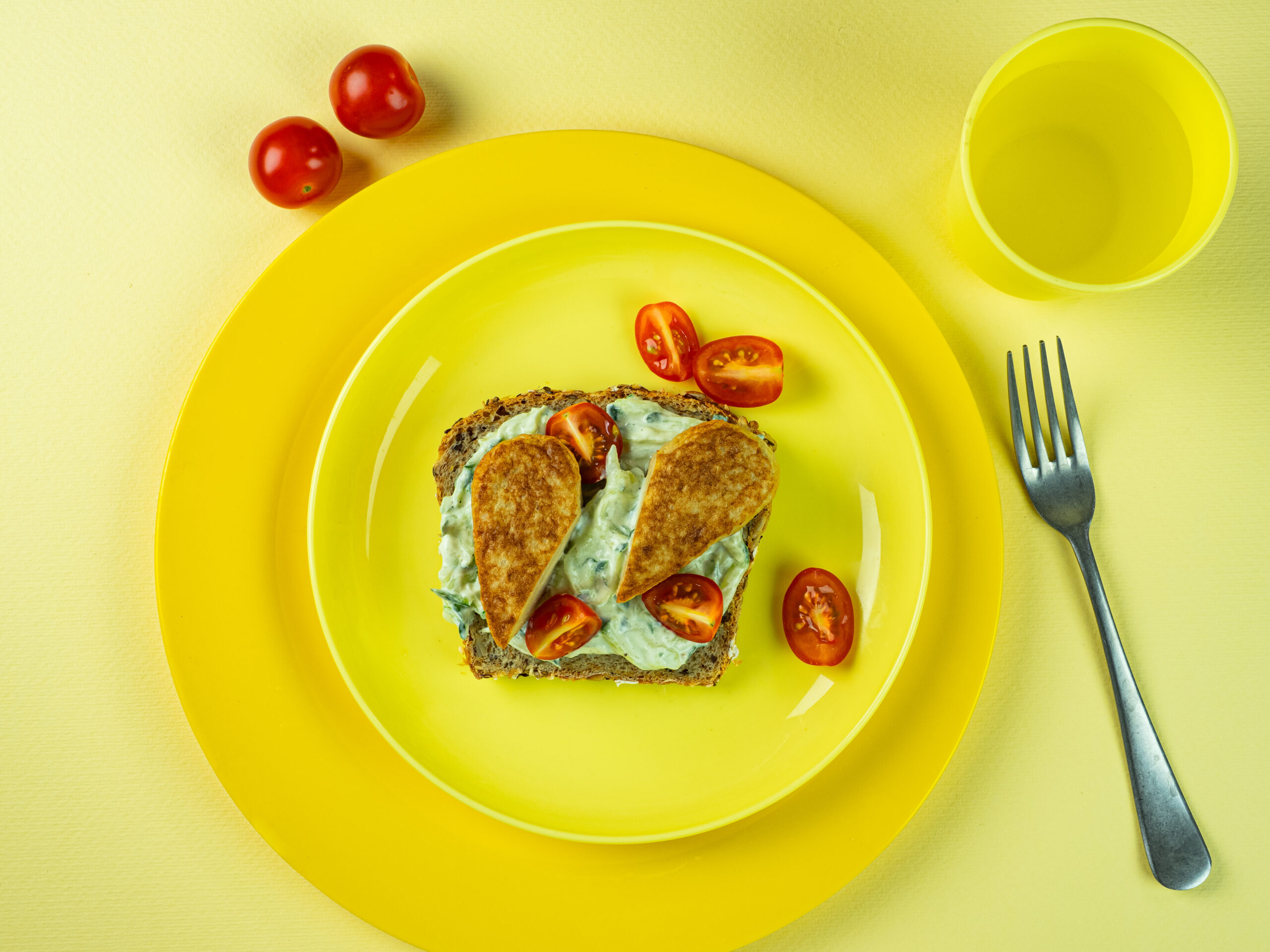 Fiskekaker med mild tzatziki